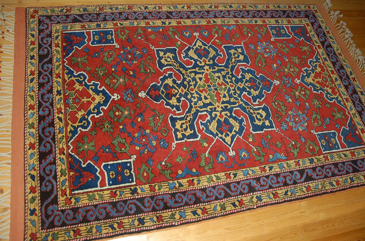 Based on the design of the XVII century 'Vakiflar Museum Star Ushak' carpet